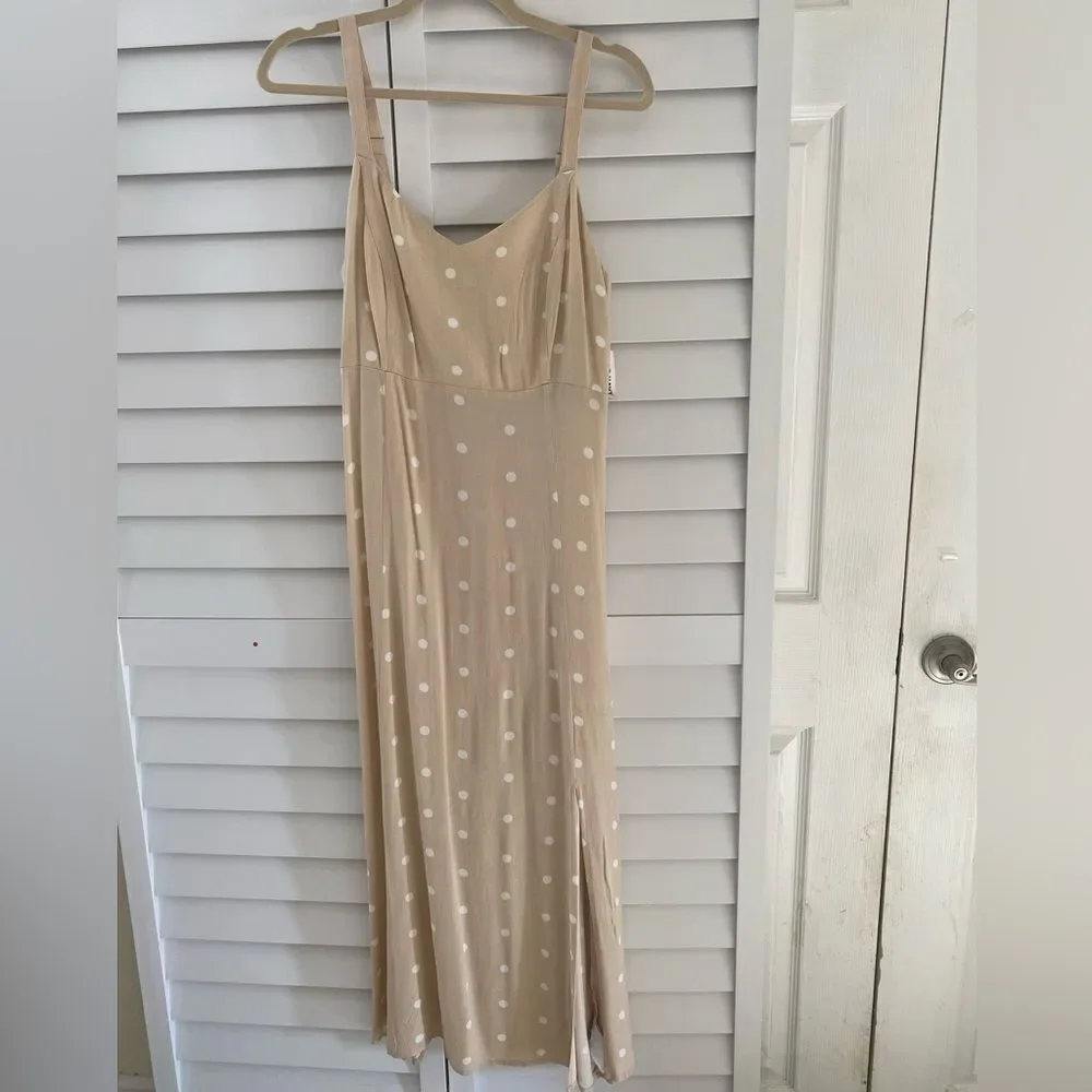 Elegant Polka Dot Maxi Dress in Tan